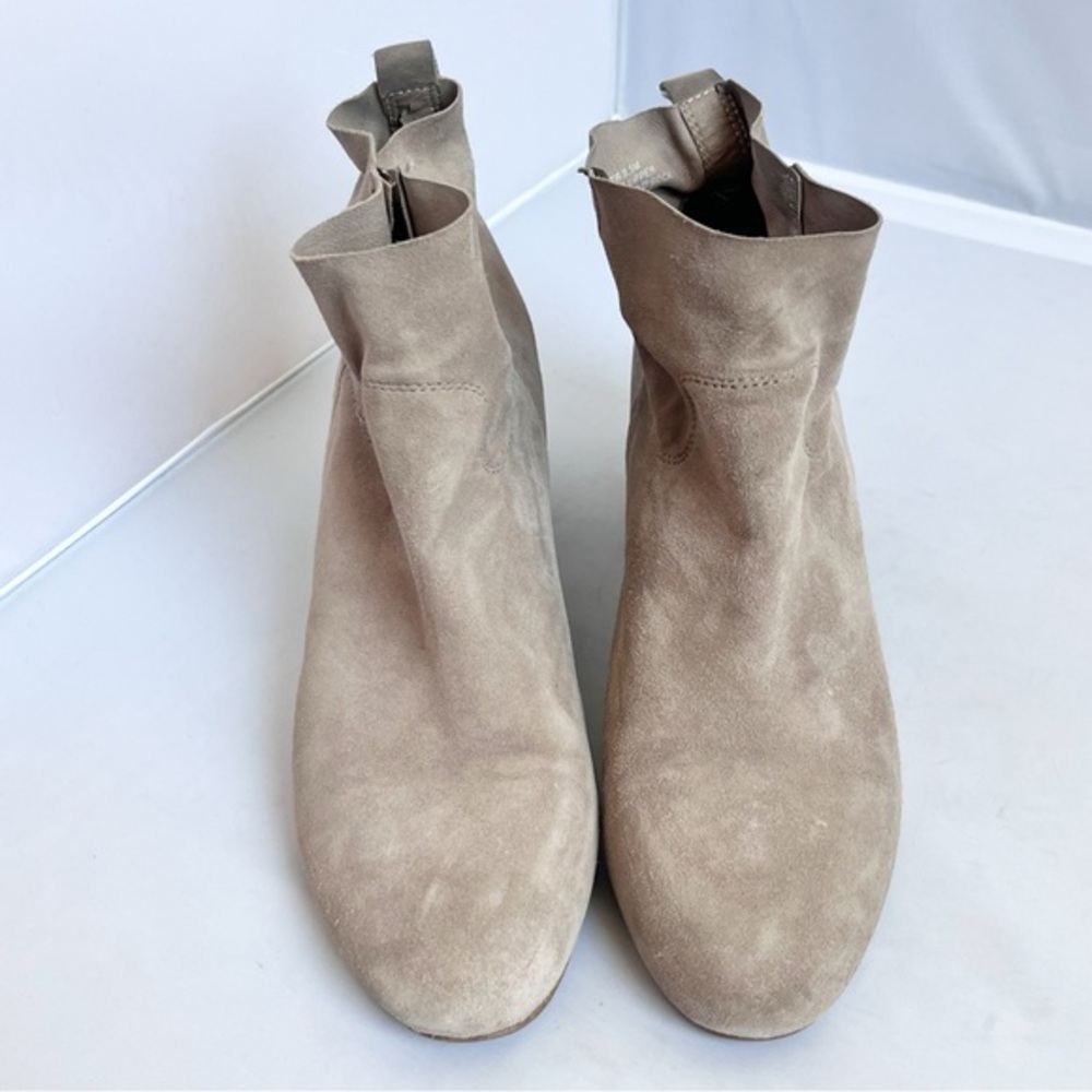 Steve Madden beige soft ankle blooties size 9.5